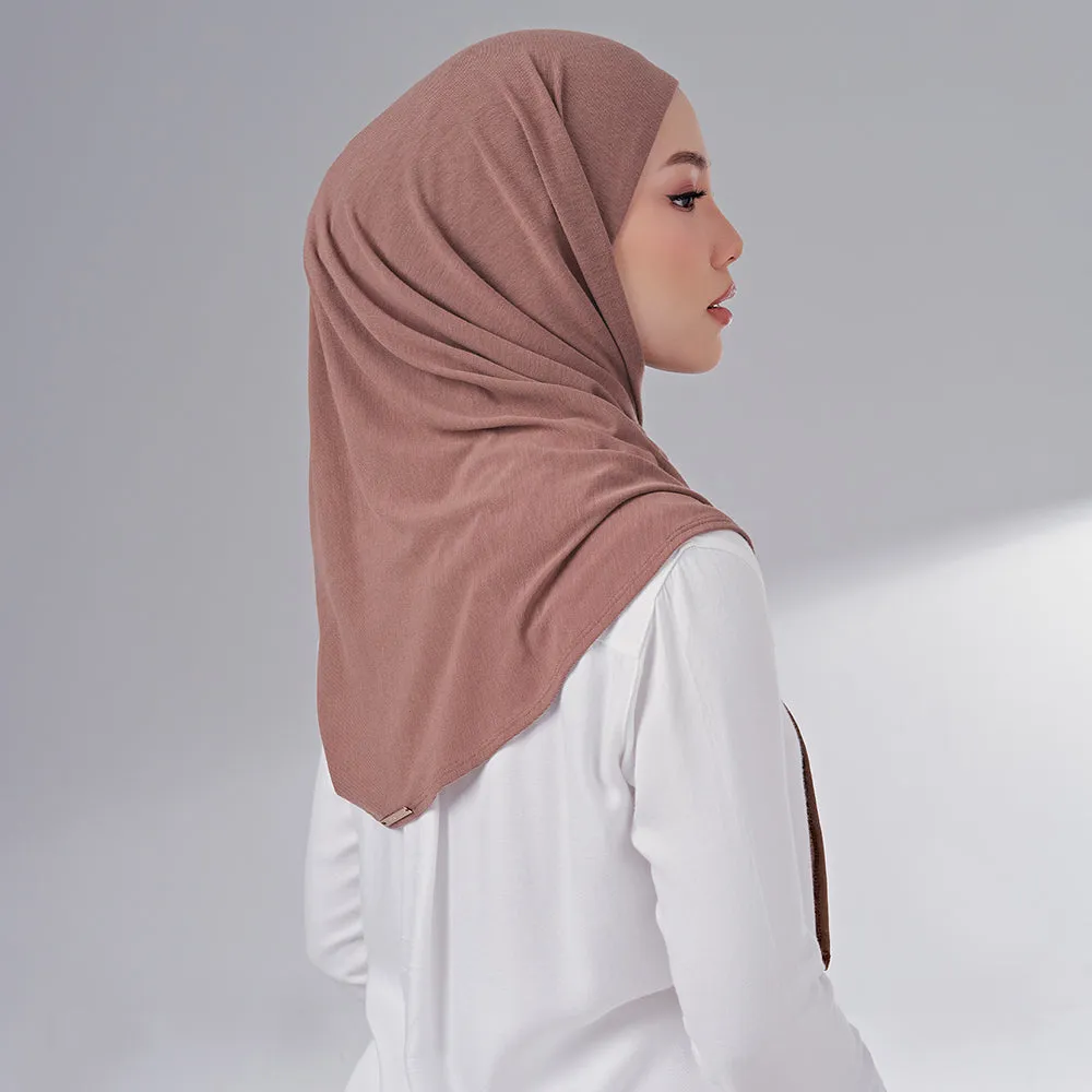 Niya in Rosewood (Net)